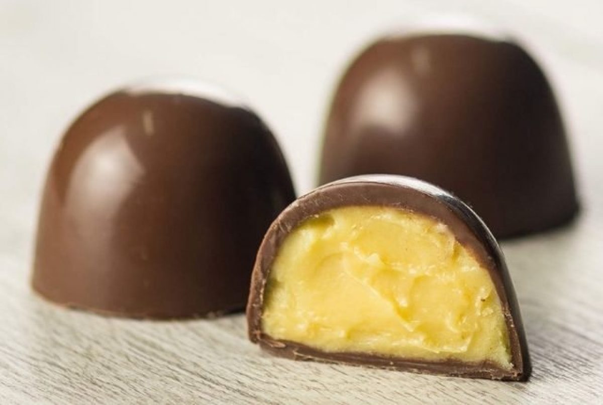 Trufas de Chocolate Branco com Recheio de Maracujá